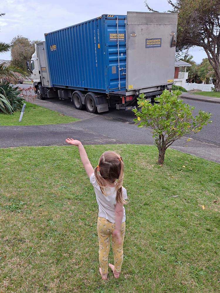 //hamiltonrelocations.co.nz/wp-content/uploads/sites/7/2023/06/girl-waving.jpg